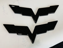Load image into Gallery viewer, C6 Corvette Z06 ZO6 ZR1 Grand Sport Carbon Fiber HydroGraphics / Custom Painted Bumper Emblem