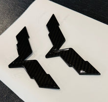 Load image into Gallery viewer, C6 Corvette Z06 ZO6 ZR1 Grand Sport Carbon Fiber HydroGraphics / Custom Painted Bumper Emblem
