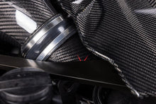Load image into Gallery viewer, Eventuri F9X X5M / X6M Pre-LCI Carbon Turbo Inlet Set