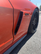 Load image into Gallery viewer, 2006 - 2013 C6 Corvette Z06 ZO6 505HP Carbon Fiber HydroGraphics Fender Emblems