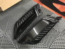 Load image into Gallery viewer, C7 Corvette Z06 Carbon Fiber HydroGraphics Front Fender Scoop Vents Grillles Inserts 2015-2019