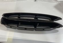 Load image into Gallery viewer, Corvette C6 Z06 Carbon Fiber HydroGraphics Body Color Painted Front Fender Grilles 2006 - 2013