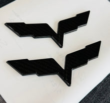 Load image into Gallery viewer, C6 Corvette Z06 ZO6 ZR1 Grand Sport Carbon Fiber HydroGraphics / Custom Painted Bumper Emblem
