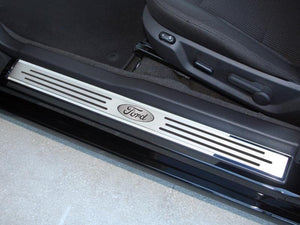 2010-2014 MUSTANG - OUTER DOOR SILLS FORD OVAL W/SLOTTED CARBON FIBER STYLE 2PC | POLISHED/BRUSHED STAINLESS STEEL