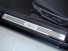 Load image into Gallery viewer, 2010-2014 MUSTANG GT - OUTER DOOR SILLS &#39;5.0&#39; W/SLOTTED CARBON FIBER 2PC | POLISHED/BRUSHED STAINLESS STEEL
