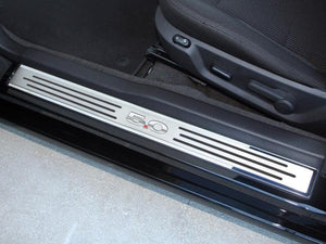 2010-2014 MUSTANG GT - OUTER DOOR SILLS '5.0' W/SLOTTED CARBON FIBER 2PC | POLISHED/BRUSHED STAINLESS STEEL