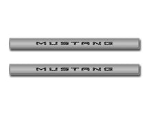 Load image into Gallery viewer, 2010-2014 MUSTANG - OUTER DOOR SILLS W/BLACK CARBON FIBER &#39;MUSTANG&#39; INLAY 2PC | POLISHED/BRUSHED STAINLESS STEEL
