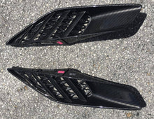 Load image into Gallery viewer, Corvette C7 Stingray Carbon Fiber HydroGraphics Rear Quarter Panel Scoop Vents - Upper
