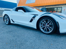 Load image into Gallery viewer, 2014 - 2019 Corvette C7 Extended Front Splash Guards
